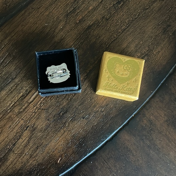 NIB Hello Kitty Sanrio Silver-Tone Rhinestone Adjustable Ring - Picture 3 of 4